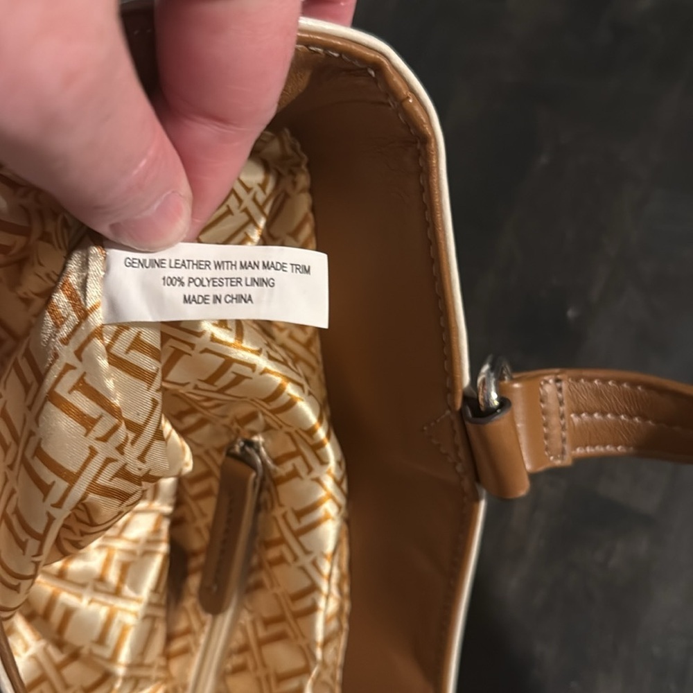 Tignanello Neutral Leather Purse Lots of Pockets - Picture 4 of 8